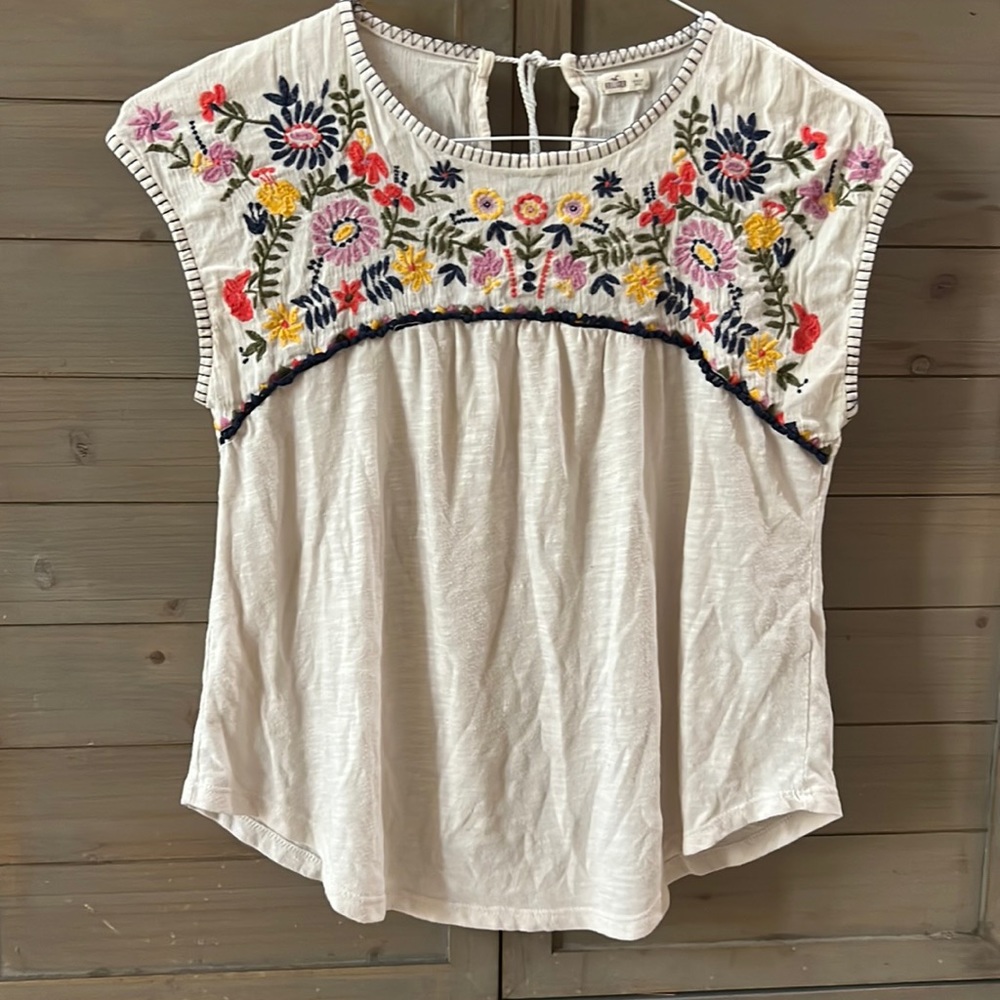 Short sleeve Hollister bohemian T-shirt with embroidery of Flowers